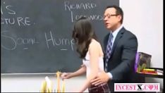 再生 Civilismissyは彼女のインストラクターによってペナルティボードで犯されました-thomasmore in incestx.com