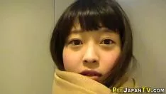 Reproducir precioso japonés adolescente hace pis