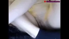 Oynat Güzel eşek kamera bebek boynuzlu ve puckish