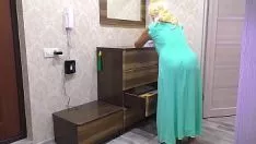Reproduzir Mamãe ficou bem cansada e levou o sashay do filho em sua verbalização
