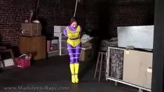 चलाएँ मैडलिन दासता ऊपर लाती है