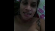 Reproduzir Bad wander leva sua própria mulher casada para que os homens a vejam sem ajuda
