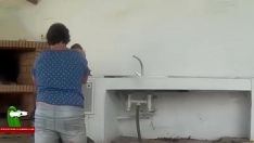 Oynat Önünü çözüyor ve sevişiyor ve onunla sikişiyor. san142