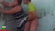 Reproduzir Ele fode a senhorita gorda no velho terraço. san346