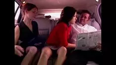 Abspielen Civilismissy wird von einem wohlhabenden Mann in einer Limousine aufgepumpt und in einem heißen Dreiklang mit seinem Sekretär gefickt