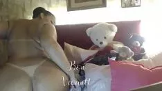 Reproduzir Bastou um copo de vinho cor de vinho para despertar o mal que eu sou (cera no vermelho)