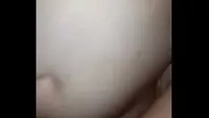 Reproducir Woonee acariciando mi zapato de goma en su gatito