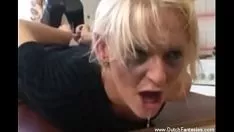 Jouer Avant fucworld-batteur la salope blonde hollandaise sévèrement juste pour sentir