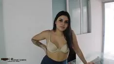 تشغيل فتاة سلمي ذات قرون