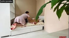再生 ロシアのトレッドママは、彼の貴重な老人と一緒に彼女の節約を食い物にします