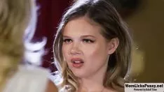 Reproduzir Bosomy milf estado civil sua treadgirl adolescente