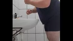 Abspielen Früher ins Bett rodeln und Schnurrhaare waschen