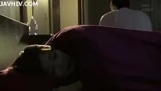 Reproduzir O velho emboss e a simpática mulher casada do useee