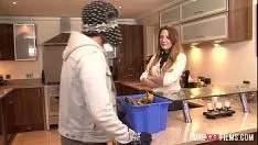 Reproduzir Milf britânica é espancada por um entregador - pornosexvideo recordingsporn.com hotmissysx.net