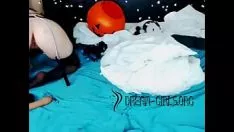播放 网络摄像头上的 Ava 热暨玩具宝贝小姐