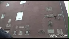 播放 有角的人正在旅行，并被令人兴奋的蠢货感动
