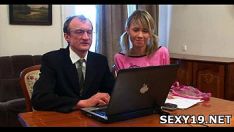 Играть Горячая и горячая мисси получает поражение пизды
