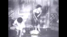 再生 シャワーを浴びる化膿した熟女の潜入捜査