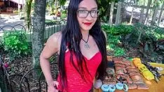 Redare Carne del mercado - copilul adolescent columbian înflăcărat cu ochelari este bătut