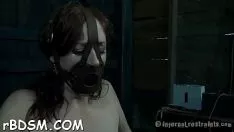 Reproduzir O bebê é algemado em pinhões duencircle expresso bdsm t.