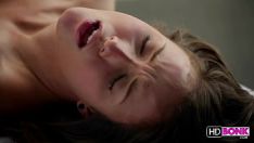 Reproducir El hombre masculino morgan y lily se acuestan tribade amasan