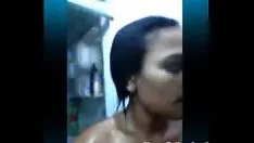 Reproduzir Latinas lançam gravação de vídeo pornô não profissional para bebês