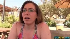 Reproduzir Masturbatinkle milf em óculos