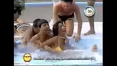 Reproducir En el baño simplemente caliente.