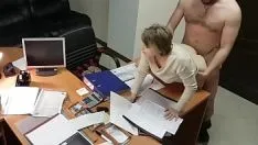 Reproduzir Secretária loira gostosa fodida pelo chefe no escritório