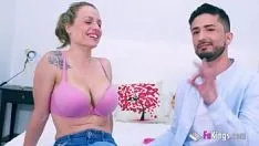 Reproduzir Essa mamãe peituda se soltou! lara cruz quer experimentar jovens novatos