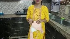 Afspelen Desi bhabhi was de afwas aan het doen in de keuken, toen kwam haar zwager en zei: bhabhi aapka chut chahiye kya dogi hindi audio