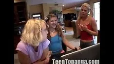 Riproduci Un'orgia di sesso lesbico tra adolescenti si bagna e si disordina con topanga, little summer e lil lexy