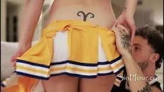 Riproduci La mia matrigna era una cheerleader, spencer scott