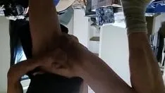 चलाएँ क्या इसमें मेरा बट बड़ा दिख रहा है. हेहे