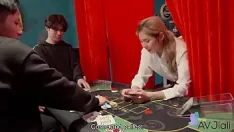 播放 金发火辣性感的台湾女孩与她的情人发生性关系。