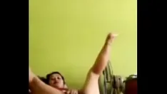 चलाएँ मणिपुरी पत्नी वीडियो कॉल में हस्तमैथुन कर रही है
