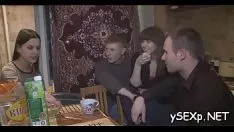 播放 似乎希望它无法忍受停在那个猛烈的坐姿上