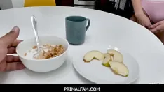 تشغيل Primalfam - ربيبة أفتن أوبال تشكر زوج أمها عن طريق مص إفطار ابنة ربيبته مع ربيبته أبا-أفتن أوبا