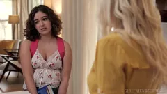 Afspelen Experimentele stiefdochter Leana Lovings bundelt krachten met sexy MILF Serene Siren in een stomende lesbische ontmoeting