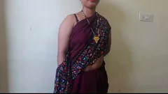 Play Desi Indian Bhabhi Dirty Hindi Dick Sucking