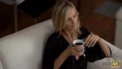 Oynat Yaşlı Adam Deneyimini Genç Jenny Smart ile Paylaşıyor