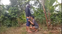 Jouer Filipina Teen obtient du creampie public dans une rencontre en plein air risquée