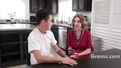 Oynat Üvey anne çocuğun sulu yüzüyle gençleşti - Jenn Cameron ile Tabu Pov Family Fun