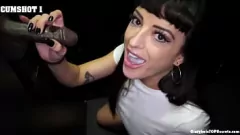Reproduzir Vá Charlie! Mostre -nos o que você tem! -Ação Hot Gloryhole Cum-em-boca