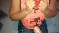 Oynat Latina Milf dick emer ve bir cumshot alır