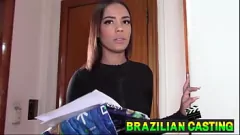 播放 巴西老板在紧身的猫中得到奶油般的惊喜