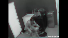 Reproduzir Imagens secretas do escritório: adolescentes morenas pegou chupando pau e engolindo porra