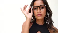 تشغيل Curvy Asian Putri Cinta تصبح شنيتها مع بوسها الصغير