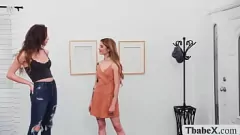 Oynat Busty ts Jade Venus ve Vanessa Vega, derin boğaz ve büyük yarak eylemiyle süper sıcak 3 yollu transeksüel seks oturumunda