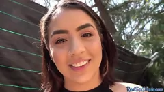 Riproduci Una splendida ragazza spagnola con gli occhi verdi viene scopata in pubblico dopo un fantastico pompino, catturato in un primo piano in POV